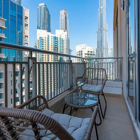Luxurious One Bedroom Apartment With Burj Khalifa View Dubai Exterior foto