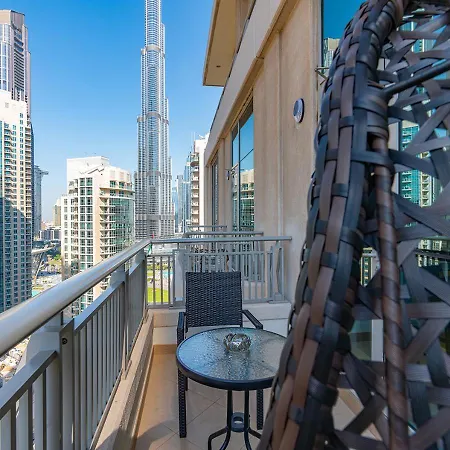 Luxurious One Bedroom Apartment With Burj Khalifa View Dubai Exterior foto