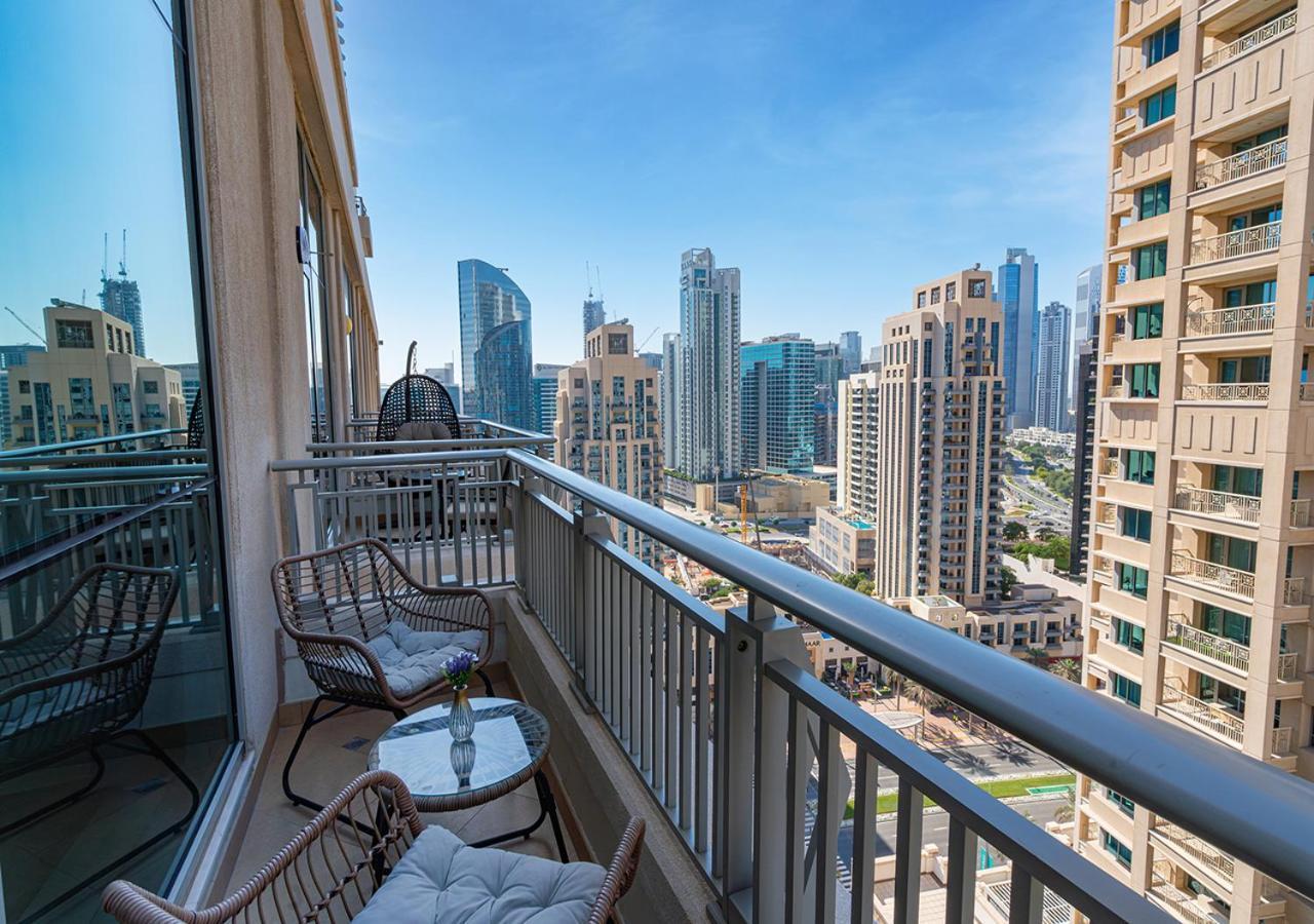 Luxurious One Bedroom With Burj Khalifa View شقة *