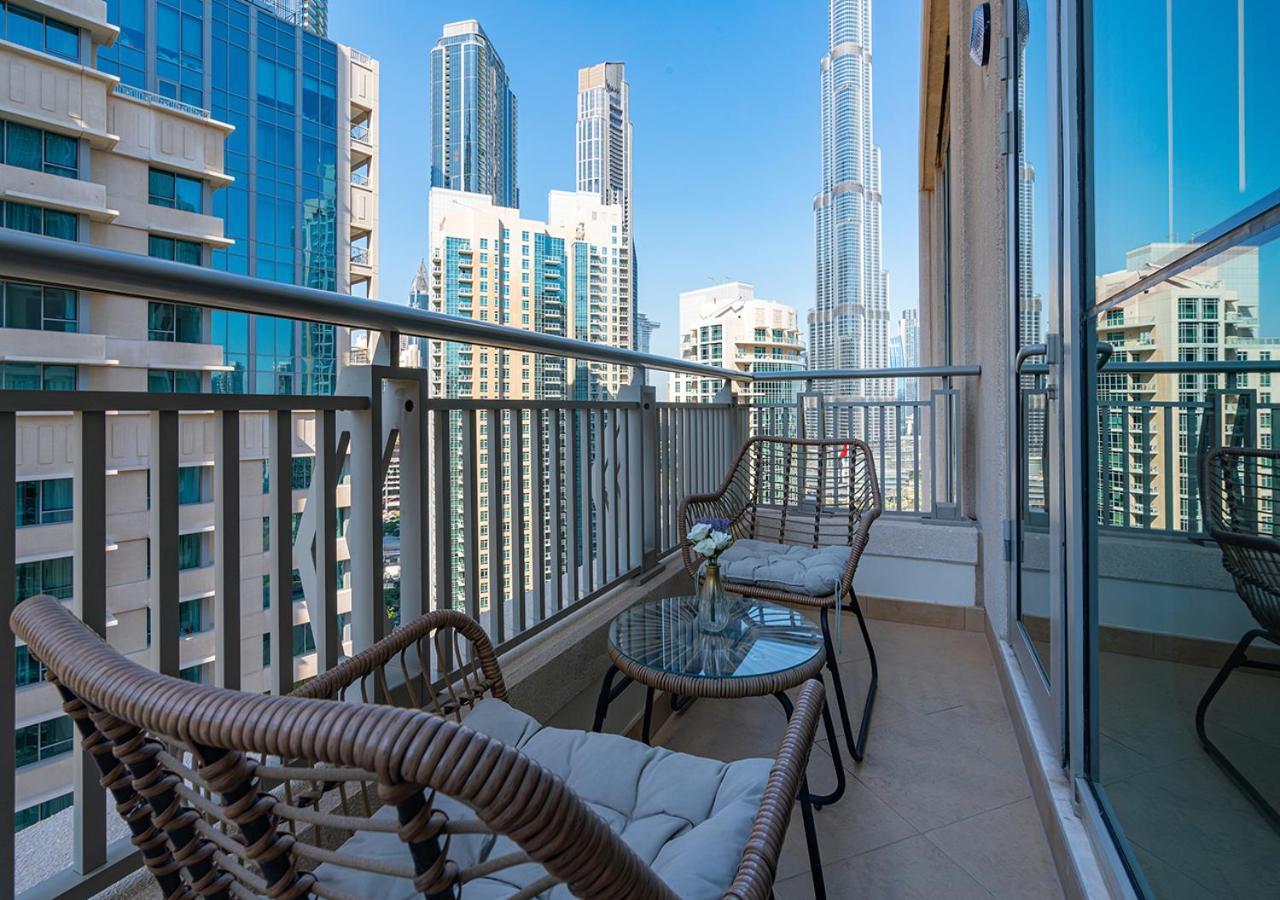 Luxurious One Bedroom With Burj Khalifa View شقة